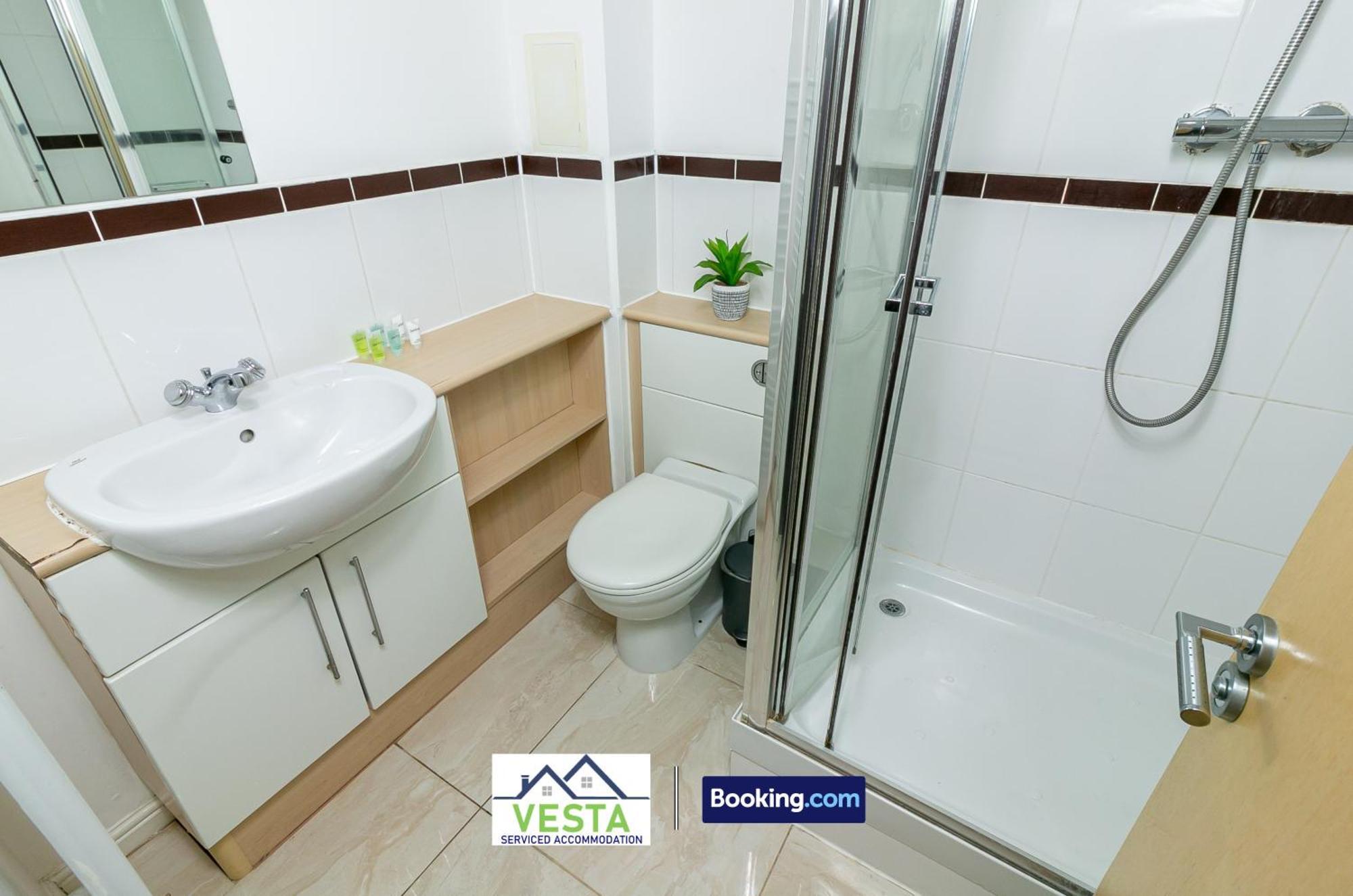 Two Bedrooms Apartment By Vesta Serviced Accommodation & Short Lets Hatfield With Free Wifi Екстериор снимка